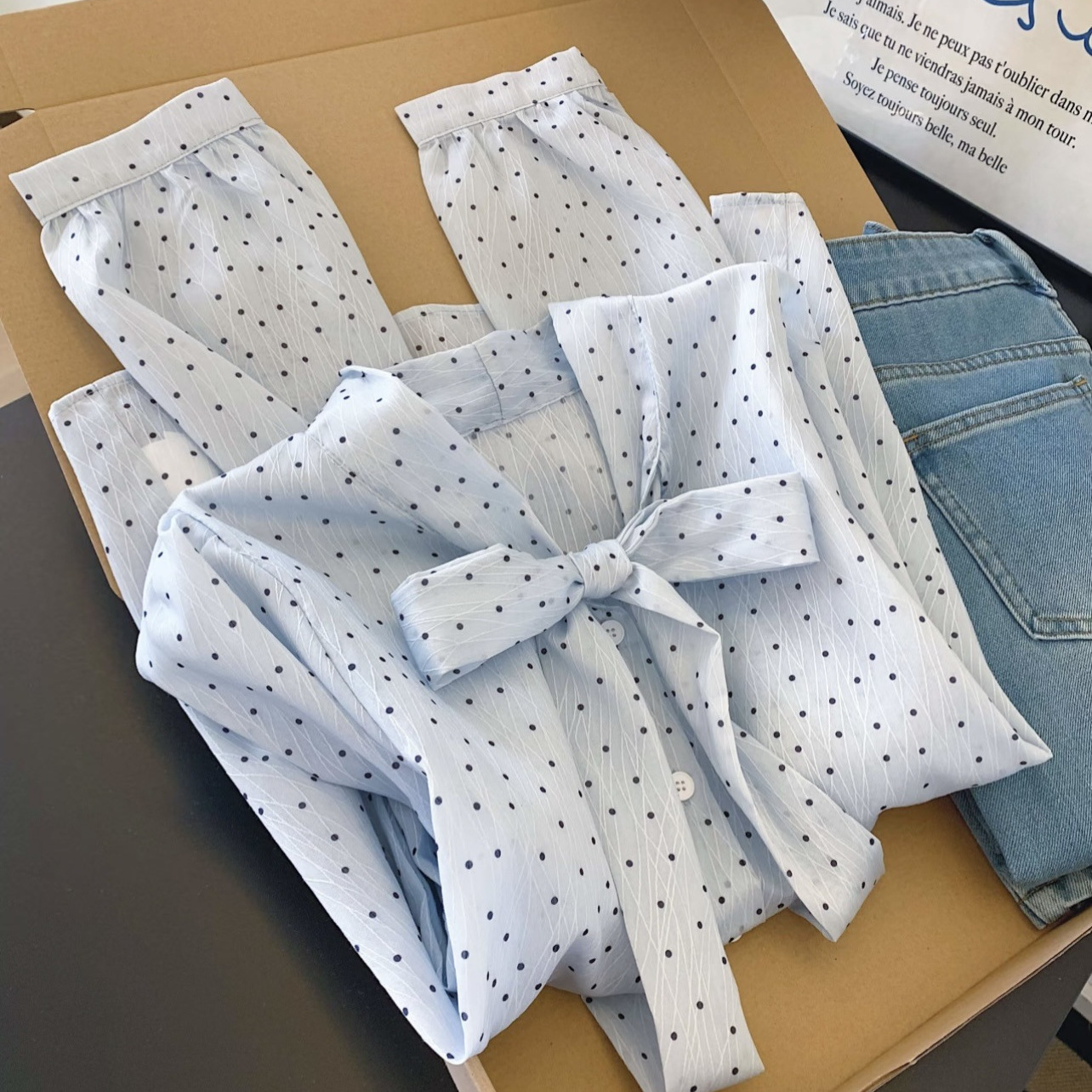 Светло-голубая блузка с черным – обзор и цена Puff Sleeve Blouse