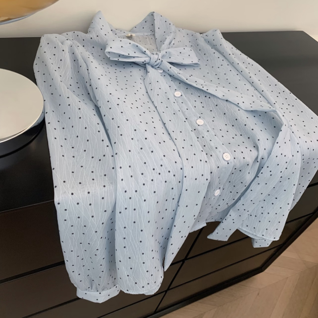 Светло-голубая блузка с черным – обзор и цена Puff Sleeve Blouse